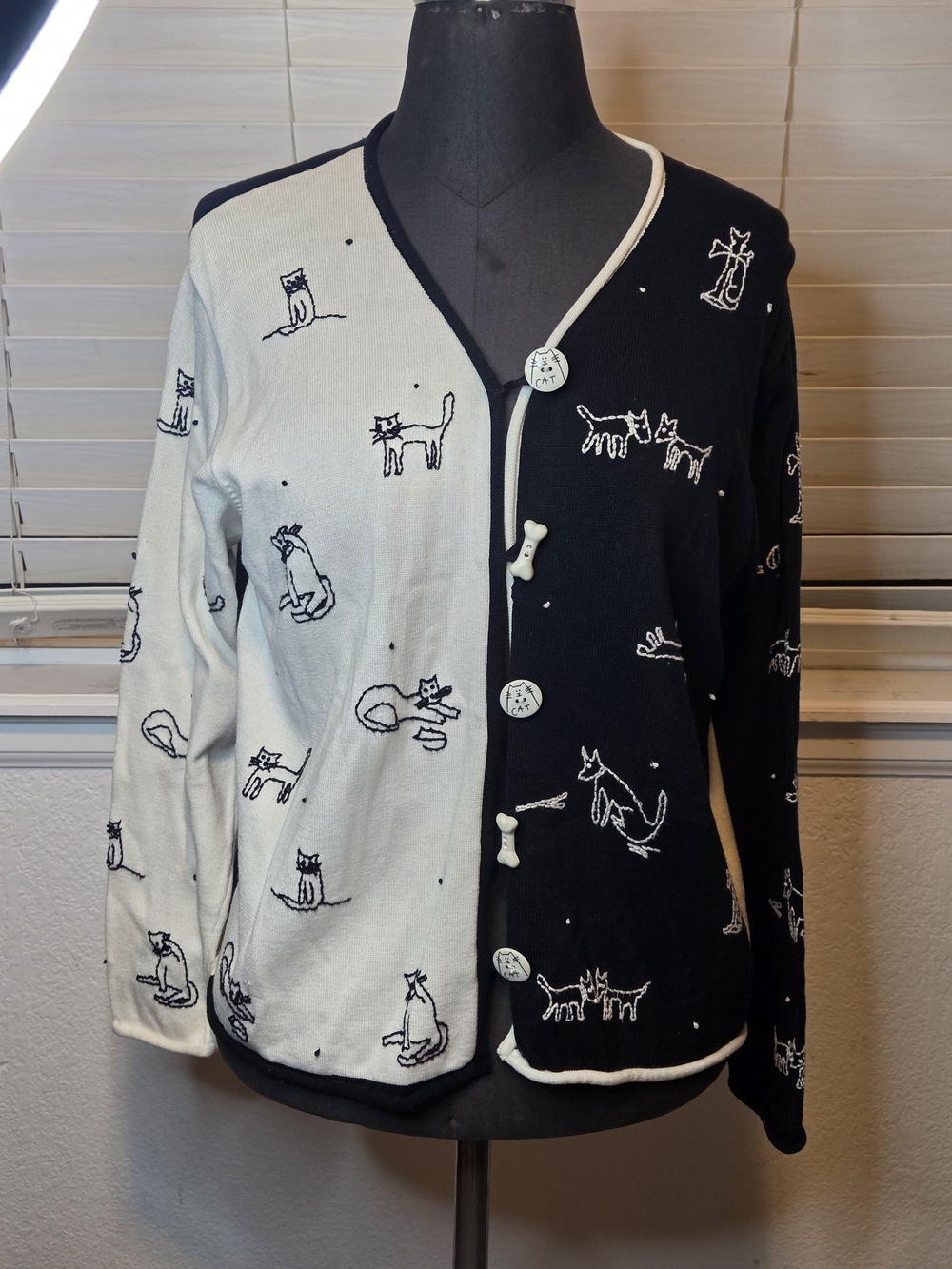 Two-Tone Cat Print Cardigan Sweater - Black & Cream